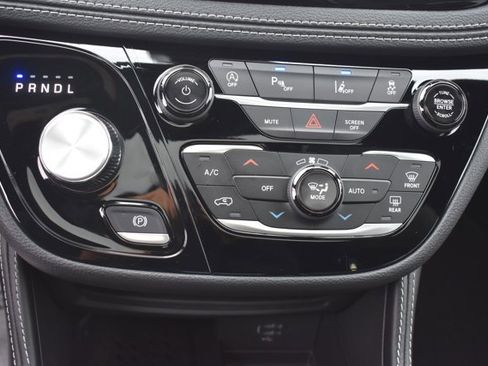 New 2026 Chrysler Pacifica Limited image 29