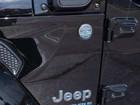 Used 2024 Jeep Wrangler High Altitude AWD/4WD image 32