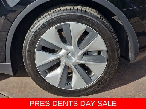 Used 2023 Tesla Model Y Long Range image 37