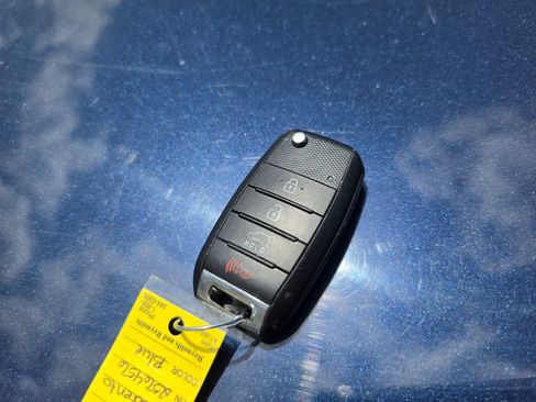 Used 2017 Kia Sorento AWD w/ LX Convenience Package image 9