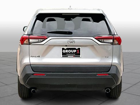 Used 2022 Toyota RAV4 LE image 4