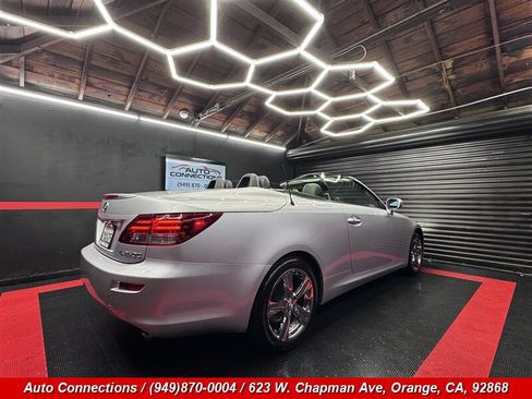 Used 2013 Lexus IS 250C RWD image 3