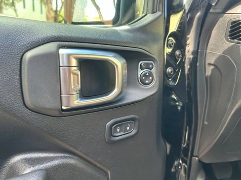Used 2023 Jeep Wrangler Rubicon AWD/4WD image 16