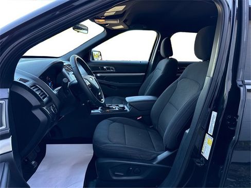 Used 2019 Ford Explorer XLT w/ Class III Trailer Tow Package image 10