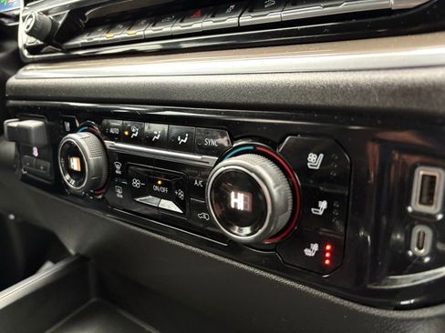 Used 2022 Chevrolet Silverado 1500 High Country w/ Technology Package image 38