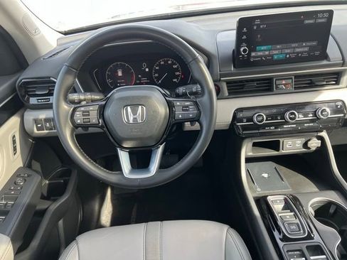 Used 2024 Honda Pilot Touring image 15