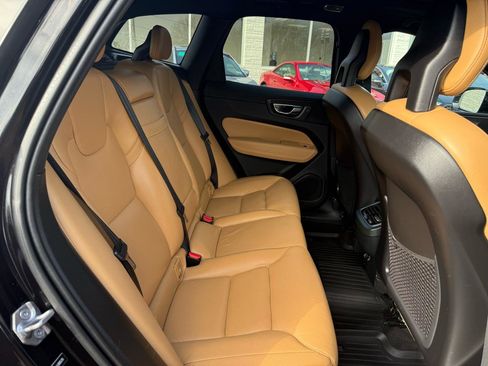 Used 2018 Volvo XC60 T6 Inscription w/ Vision Package image 12