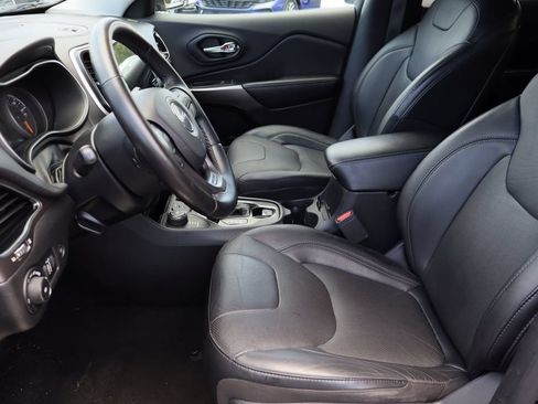 Used 2019 Jeep Cherokee Limited AWD/4WD image 22