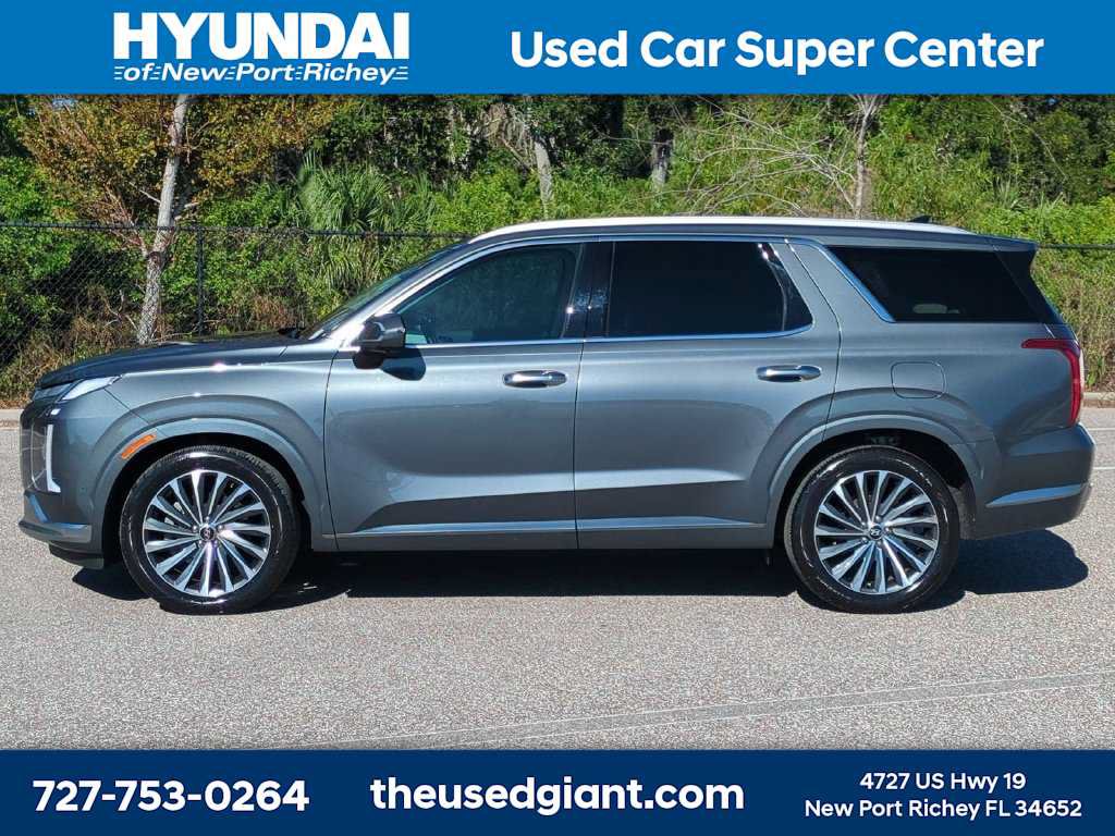 Used 2025 Hyundai Palisade Calligraphy FWD image 2