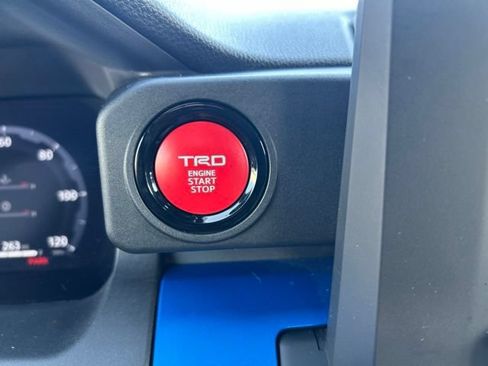 Certified 2024 Toyota Tacoma TRD Off-Road AWD/4WD image 17