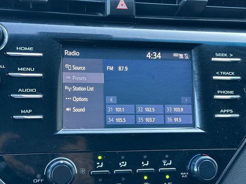 Used 2019 Toyota Camry LE image 17