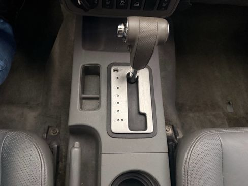 Used 2012 Nissan Frontier SL w/ Moonroof Pkg image 19