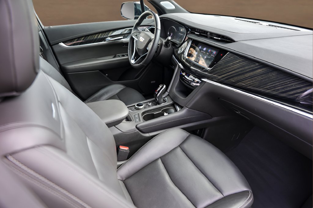 Certified 2025 Cadillac XT6 Premium Luxury FWD image 32