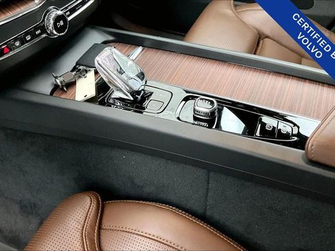Used 2023 Volvo XC60 B5 Ultimate w/ Protection Package Premier image 18