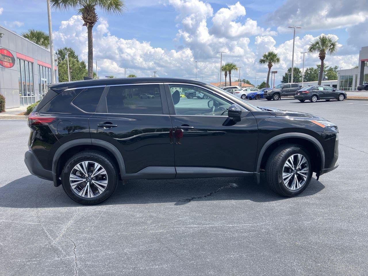 Used 2022 Nissan Rogue SV FWD image 6