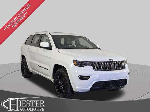 Certified 2022 Jeep Grand Cherokee Laredo X AWD/4WD image 1