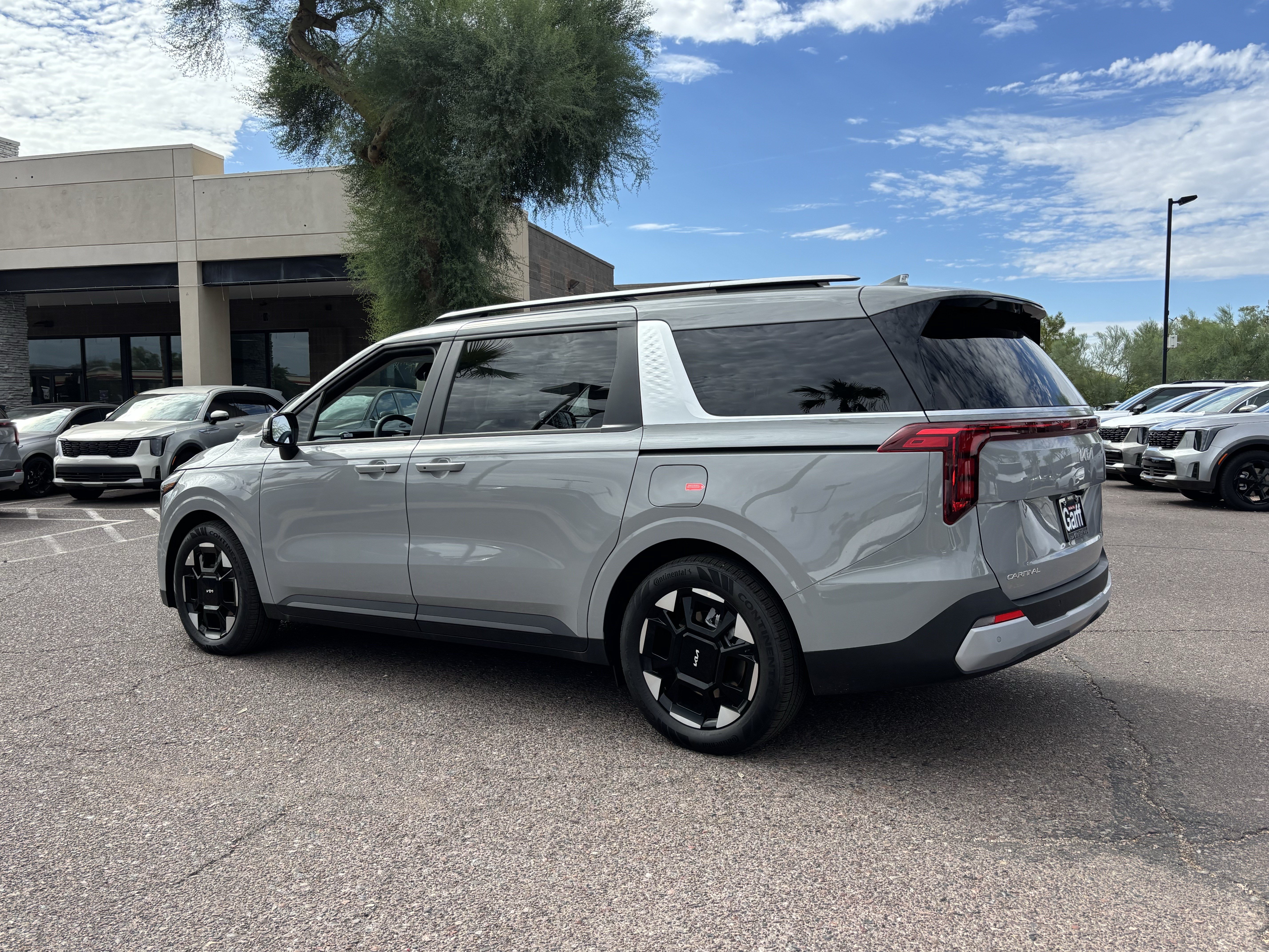 New 2026 Kia Carnival EX FWD image 4