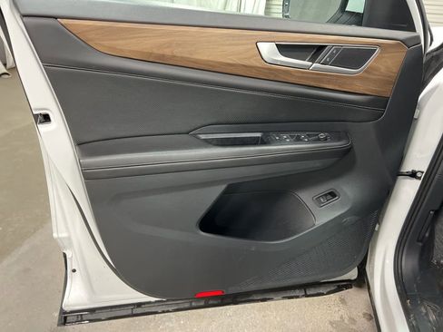 Used 2024 Volkswagen Atlas SE image 22