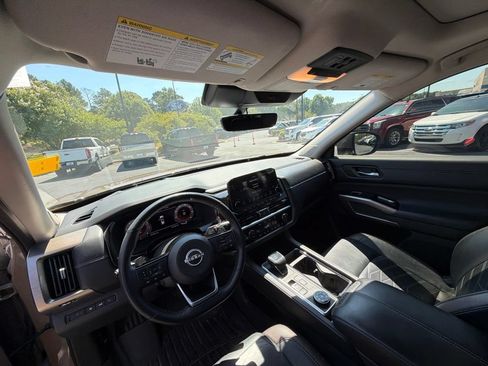 Used 2023 Nissan Pathfinder Platinum AWD/4WD image 12