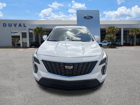 Used 2023 Cadillac XT4 Luxury w/ Cold Weather Package FWD image 9