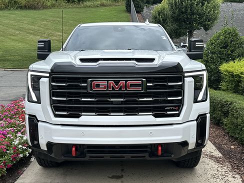 Used 2025 GMC Sierra 2500 AT4 AWD/4WD image 3
