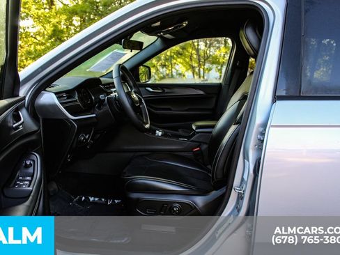 Used 2025 Jeep Grand Cherokee Altitude AWD/4WD image 16