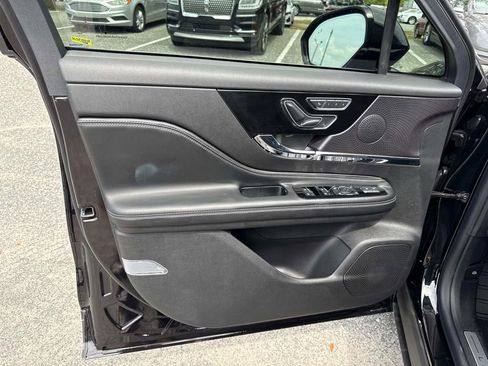 New 2025 Lincoln Corsair FWD w/ Equipment Group 101A image 17