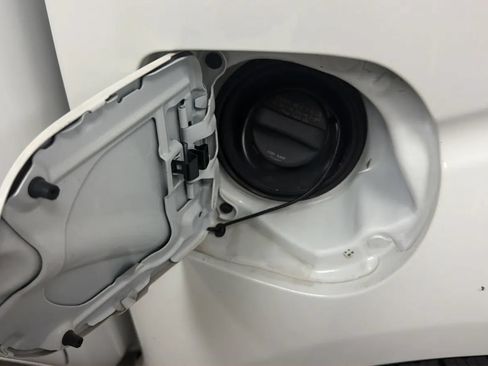 Used 2017 Nissan Frontier SV RWD image 28