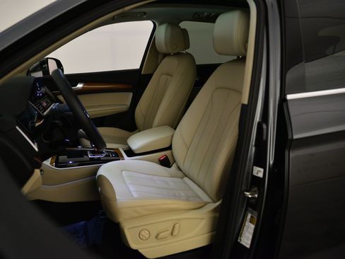 Certified 2023 Audi Q5 2.0T Premium Plus w/ Premium Plus Package image 4