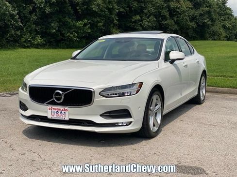 Used 2017 Volvo S90 T5 Momentum w/ Convenience Package FWD image 3