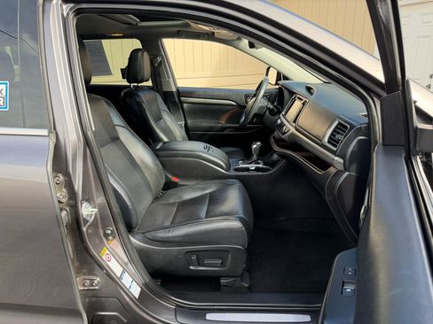 Used 2019 Toyota Highlander Limited AWD/4WD image 3
