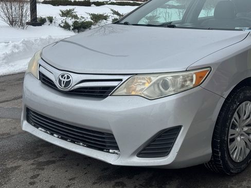 Used 2012 Toyota Camry LE image 5