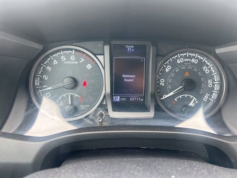 Used 2019 Toyota Tacoma TRD Off-Road AWD/4WD image 7