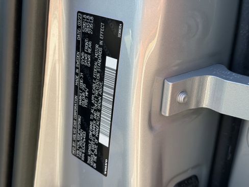 Certified 2023 Volvo XC60 B5 Ultimate w/ Protection Package Premier image 34