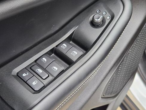 Used 2025 Jeep Grand Cherokee L Laredo RWD image 12