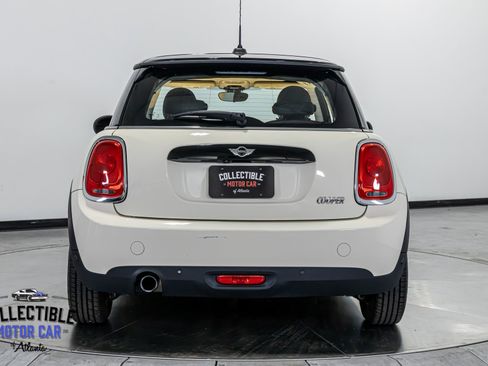 Used 2018 MINI Cooper 2-Door Hardtop image 10