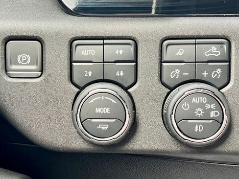 Used 2025 Chevrolet Silverado 2500 LTZ w/ LTZ Convenience Package image 35