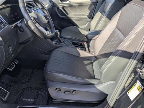 Used 2023 Volkswagen Tiguan SE R-Line image 14