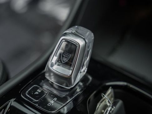 Certified 2025 Volvo XC40 B5 Ultra w/ Climate Package image 27