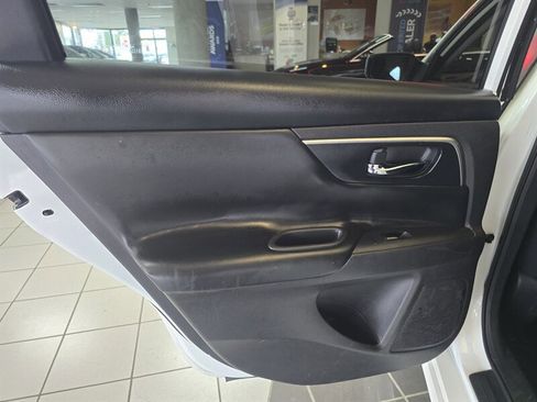 Used 2015 Nissan Altima 2.5 S w/ Special Edition Package FWD image 10
