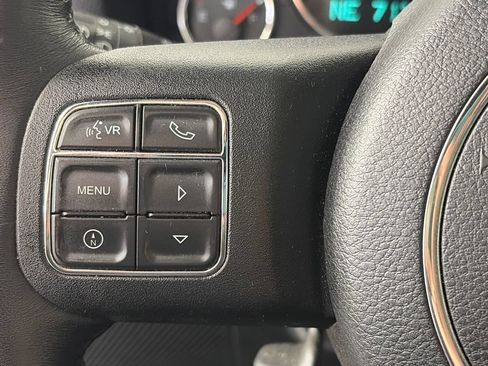 Used 2017 Jeep Wrangler Unlimited Rubicon w/ Connectivity Group AWD/4WD image 17