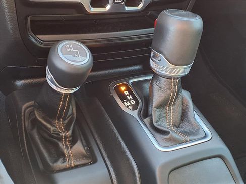 Used 2022 Jeep Gladiator Overland image 9