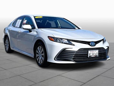 Used 2022 Toyota Camry LE image 3