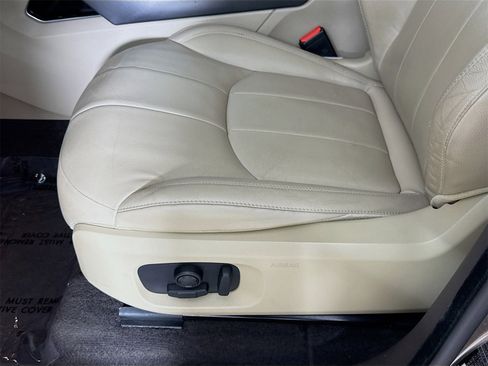 Used 2018 Land Rover Range Rover Evoque SE image 19