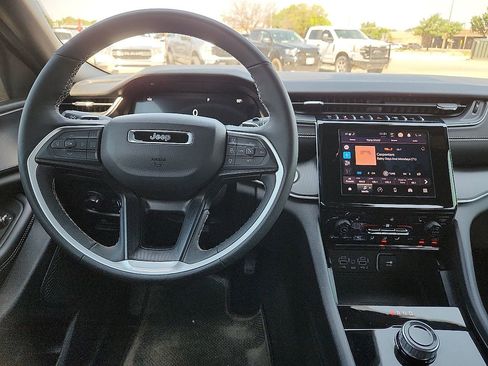 Used 2025 Jeep Grand Cherokee L Laredo w/ Luxury Tech Group I RWD image 6