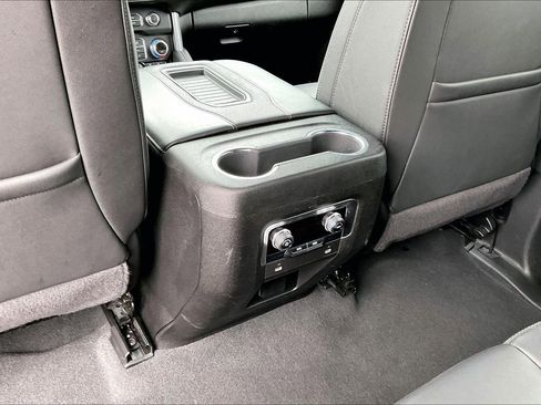 Used 2024 GMC Yukon XL SLT image 10