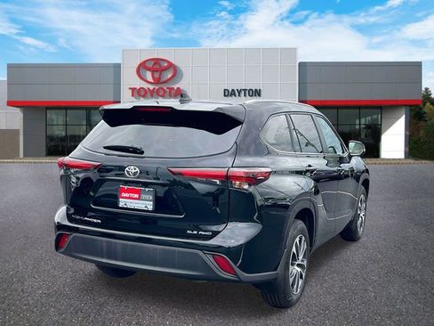 Used 2024 Toyota Highlander XLE AWD/4WD image 5