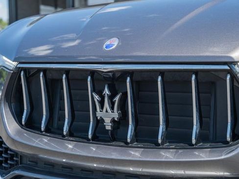 Used 2017 Maserati Levante w/ Sport Package AWD/4WD image 10