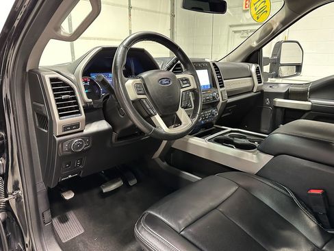 Used 2021 Ford F350 Lariat image 26