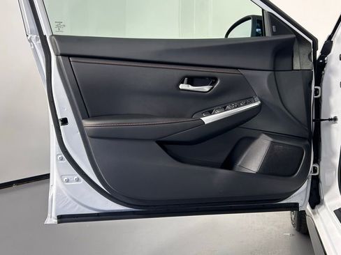 Used 2025 Nissan Sentra SR w/ Midnight Edition FWD image 27